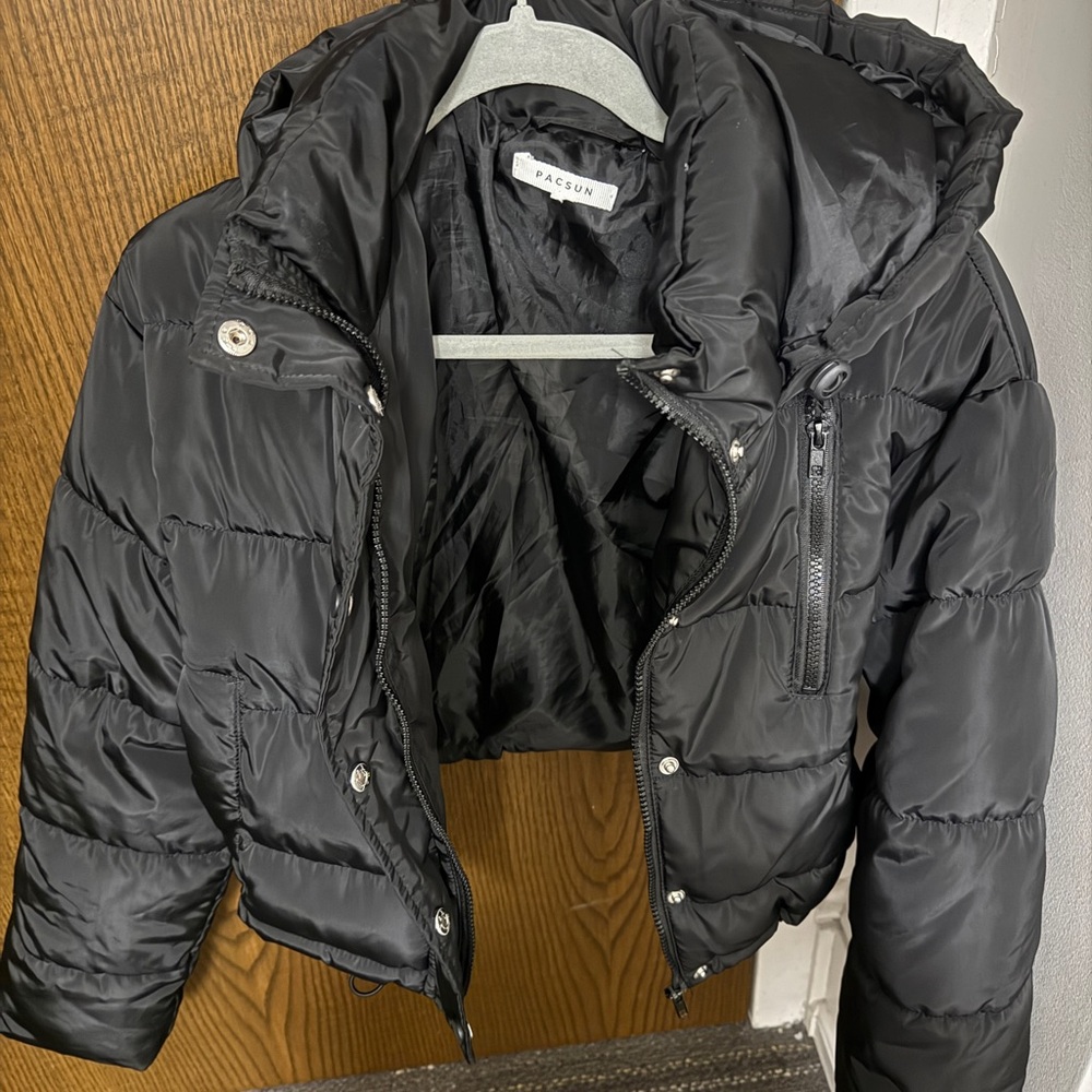 Cropped puffer jacket